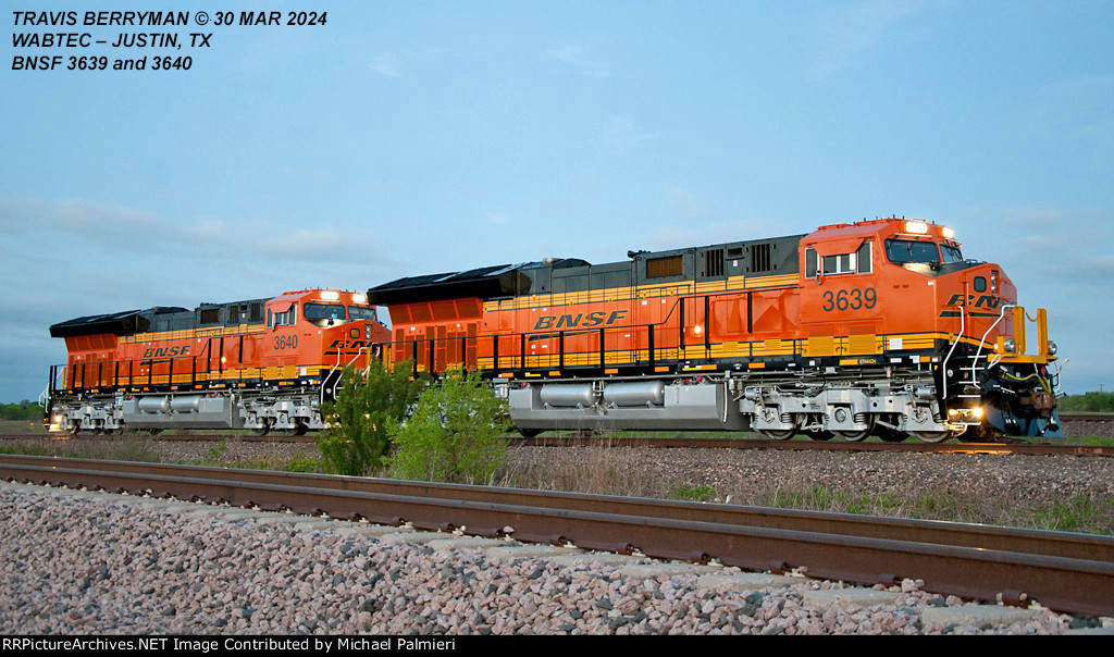 BNSF ET44AC Units 3639 and 3640